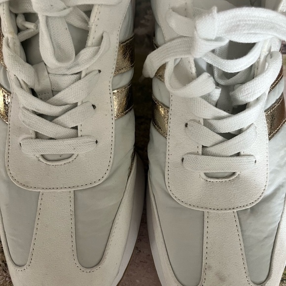 Women's White and Gold Sneakers by j/slides retail 150$ - Picture 6 of 9